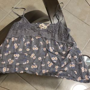 Sleevelss flower top